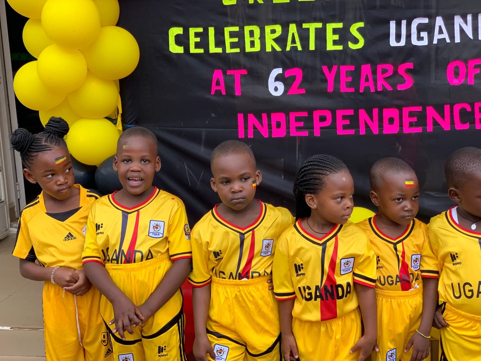 The kindergarten line-up in yellow