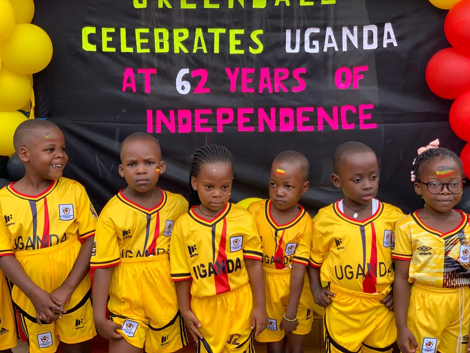 Kindergarten in yellow for Independence Day